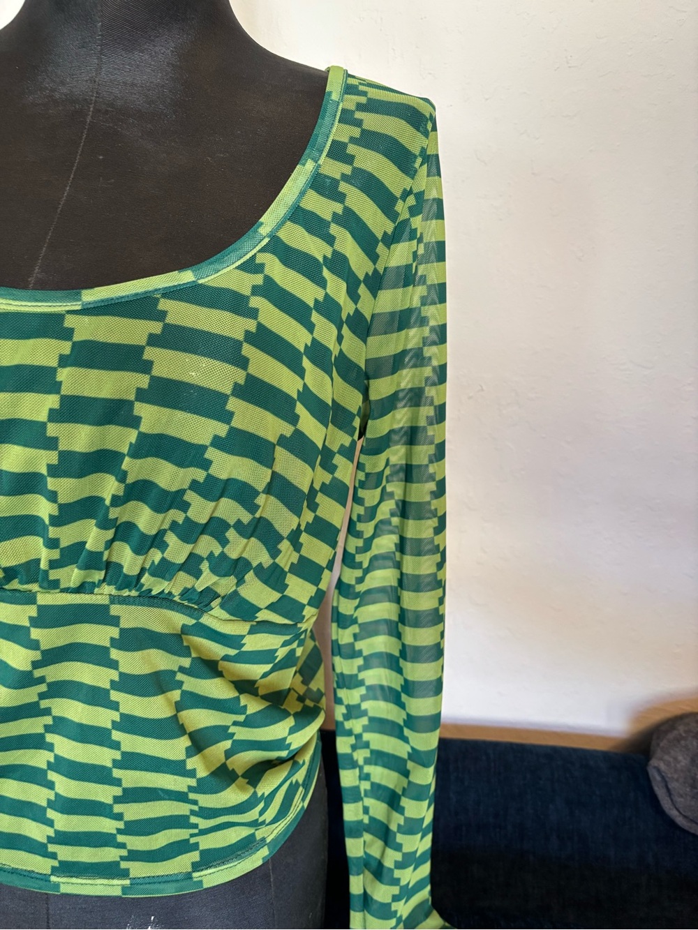 Lisa Says Gah Fall 2021 Green Cropped Mesh Long Sleeve Top Size L - Picture 3 of 8
